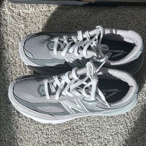 Men’s New Balance 990V6 white and Gray Athletic Shoes